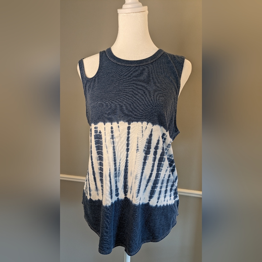 NWT Chaser Women's Tank Top Size Medium in Blue Tie Dye with Cutout!